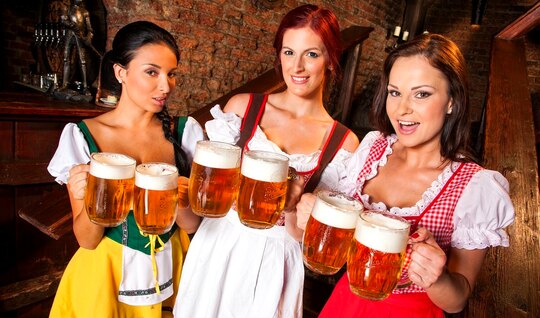 Жас әдемі аналармен порно