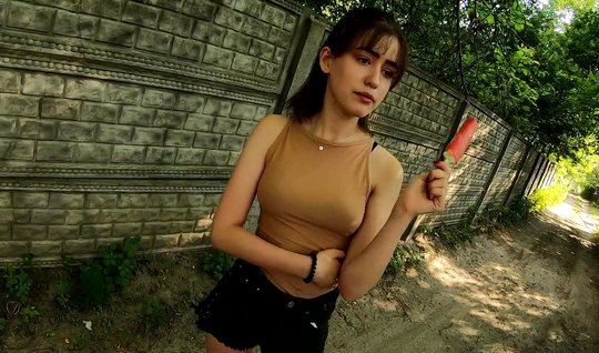 Русский пикапер снял себе брюнетку и уговорил ее на секс перед видео камерой