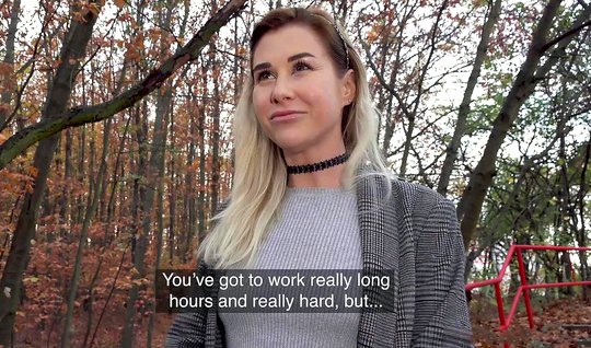 Турист на природе снял себе блондинку и снял с ней откровенное пикап порно
