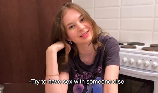Молодая русская сучка попробовала жаркий секс с соседом